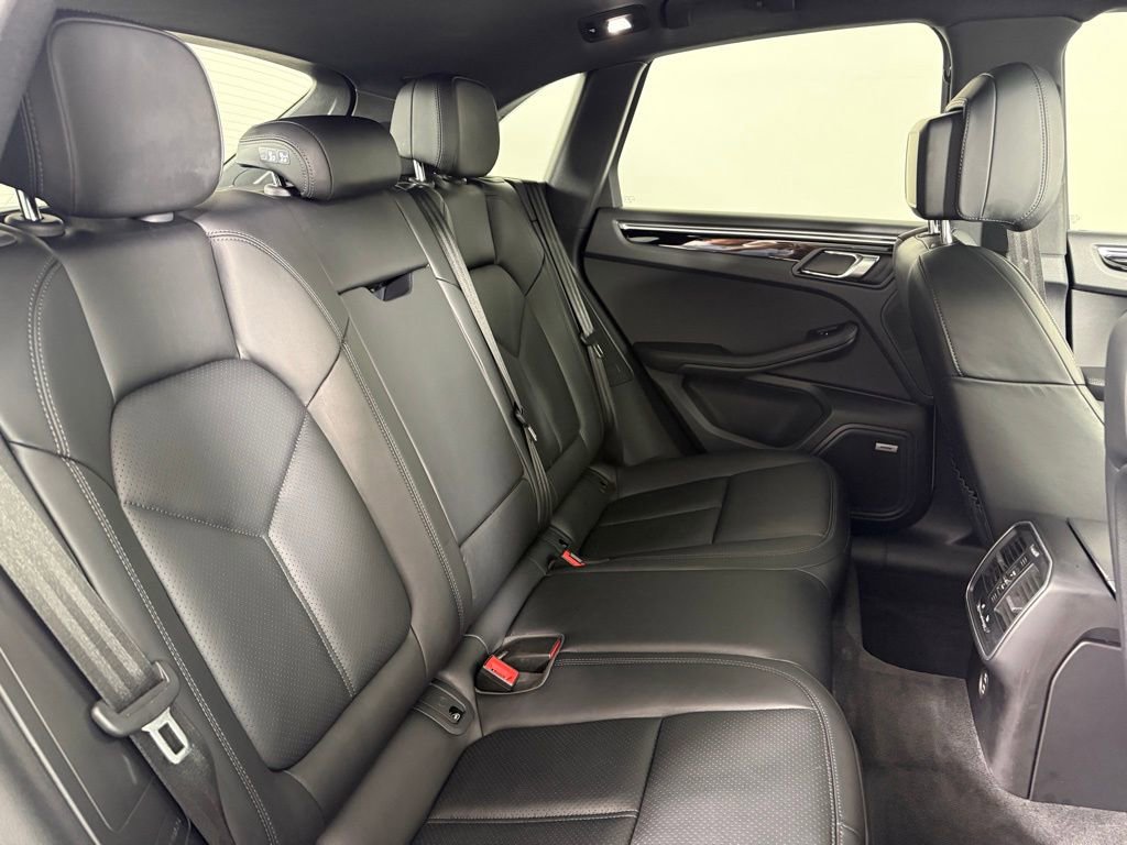 Certified 2021 Porsche Macan S AWD/4WD image 18