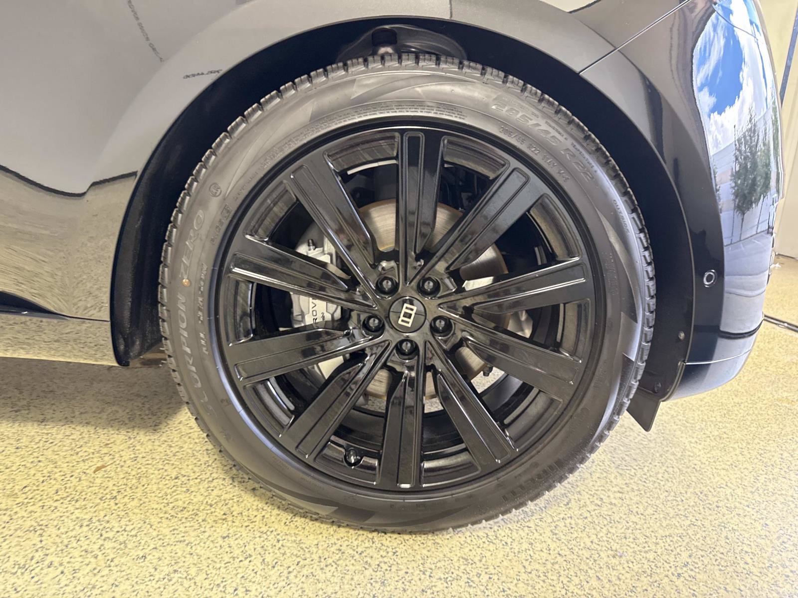 New 2027 Land Rover Range Rover Long Wheelbase SE AWD/4WD image 9