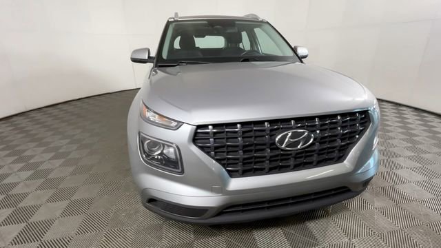 Used 2023 Hyundai Venue SEL FWD image 15