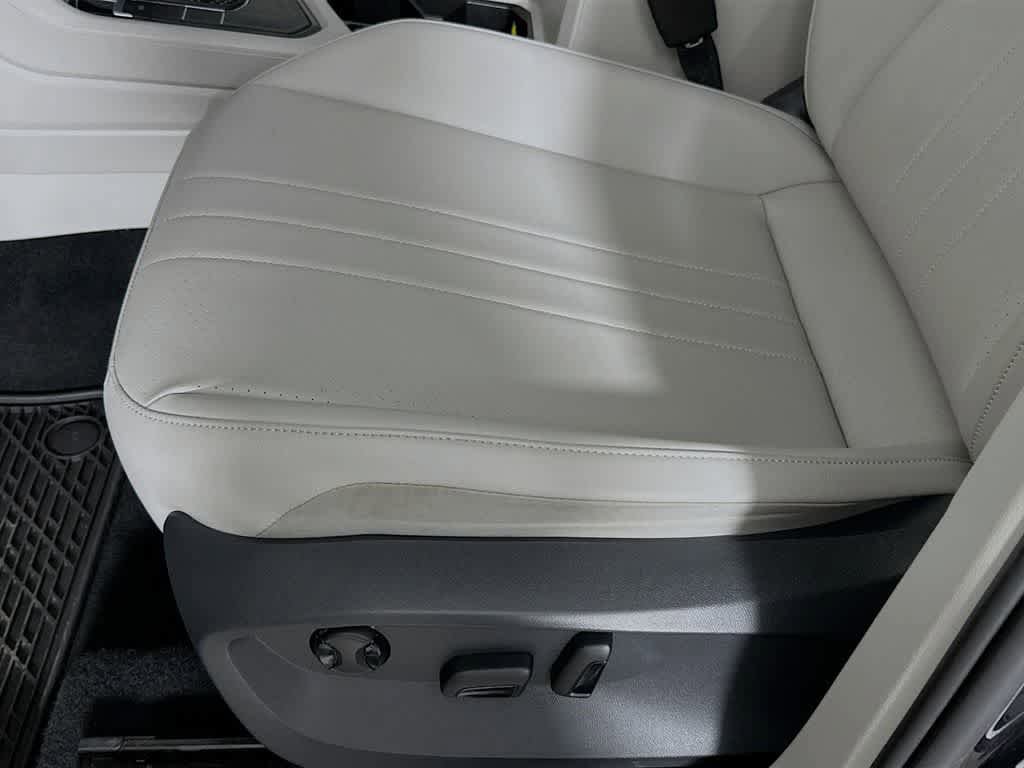 Used 2022 Volkswagen Tiguan SE R-Line FWD image 29