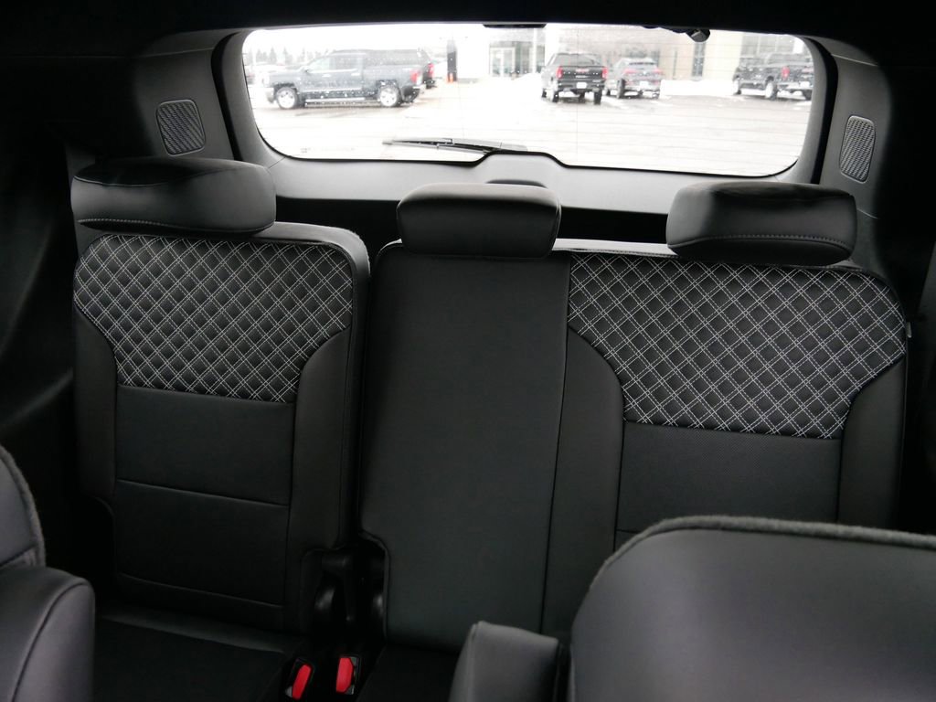 New 2026 GMC Acadia Denali w/ Super Cruise Package image 8