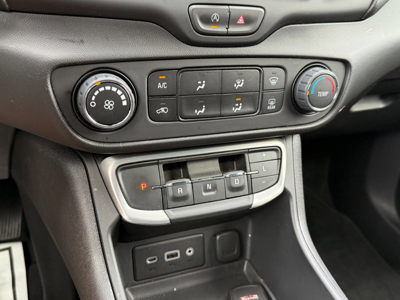 Used 2024 GMC Terrain SLE image 31