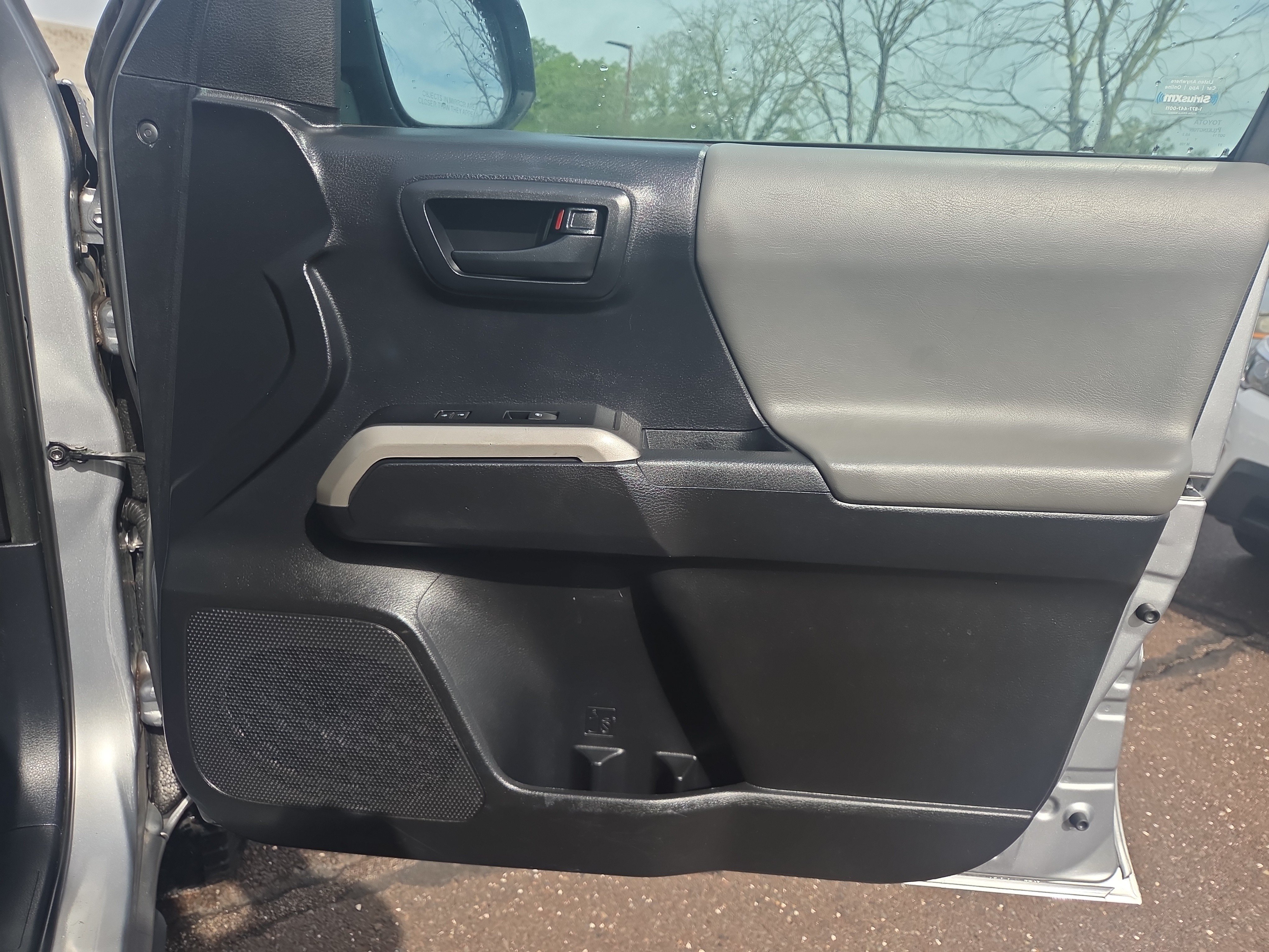 Used 2019 Toyota Tacoma SR5 AWD/4WD image 17
