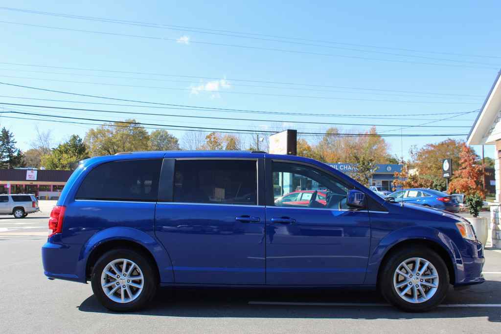 Used 2019 Dodge Grand Caravan SXT image 4