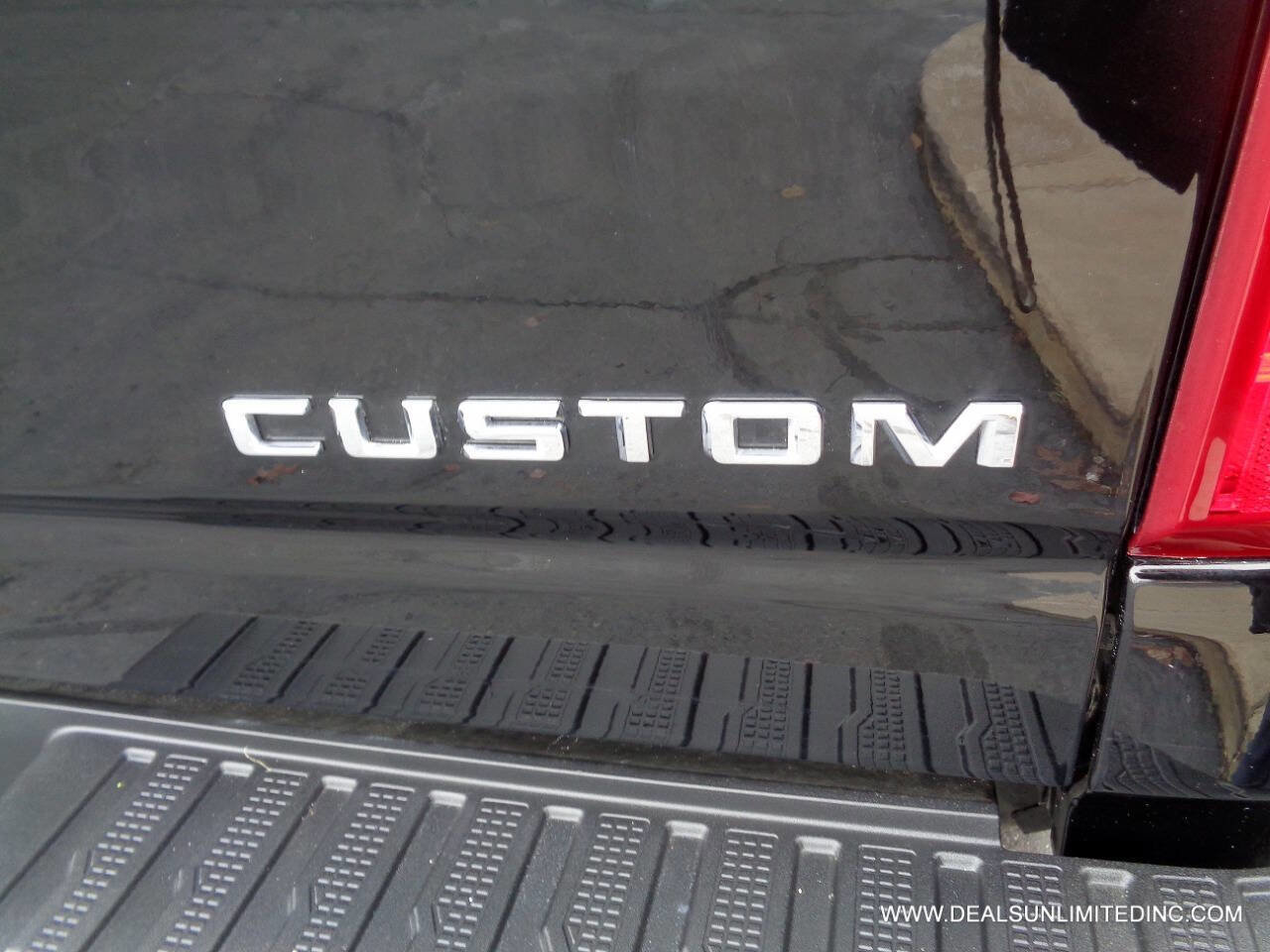 Used 2023 Chevrolet Silverado 2500 Custom w/ Custom Value Package image 7