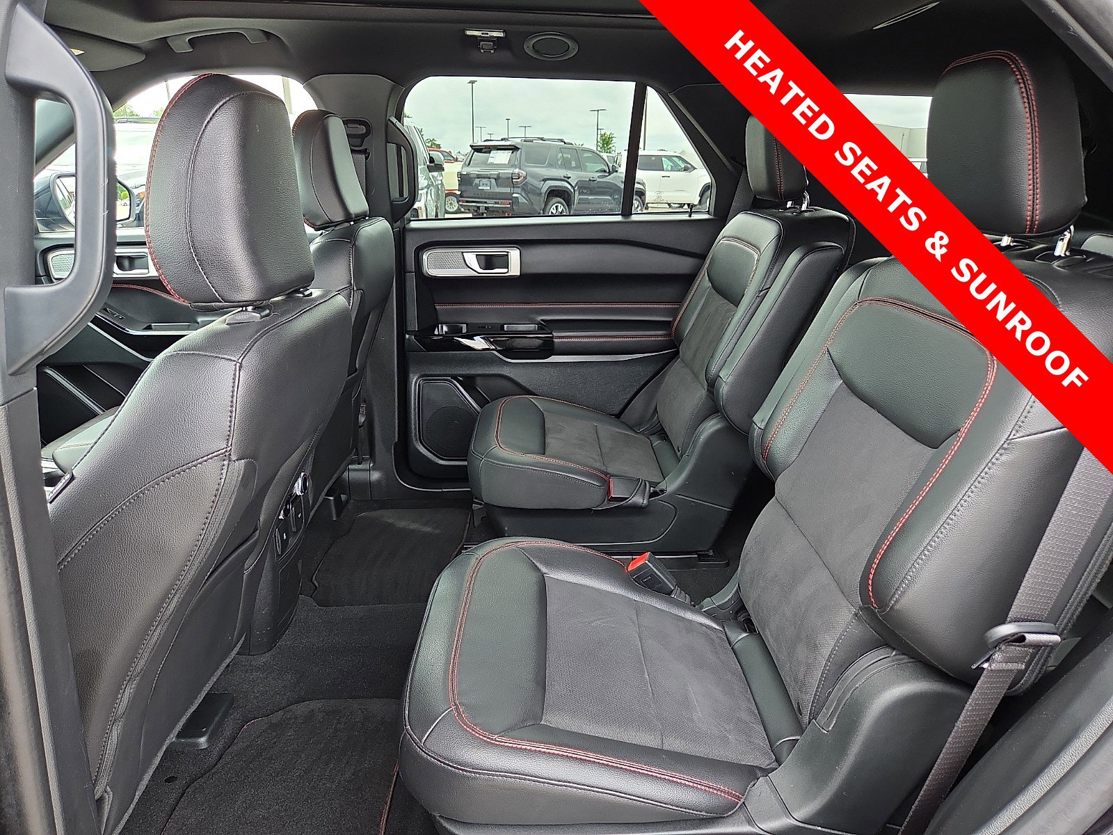Used 2024 Ford Explorer ST-Line w/ Class IV Trailer Tow Package AWD/4WD image 11