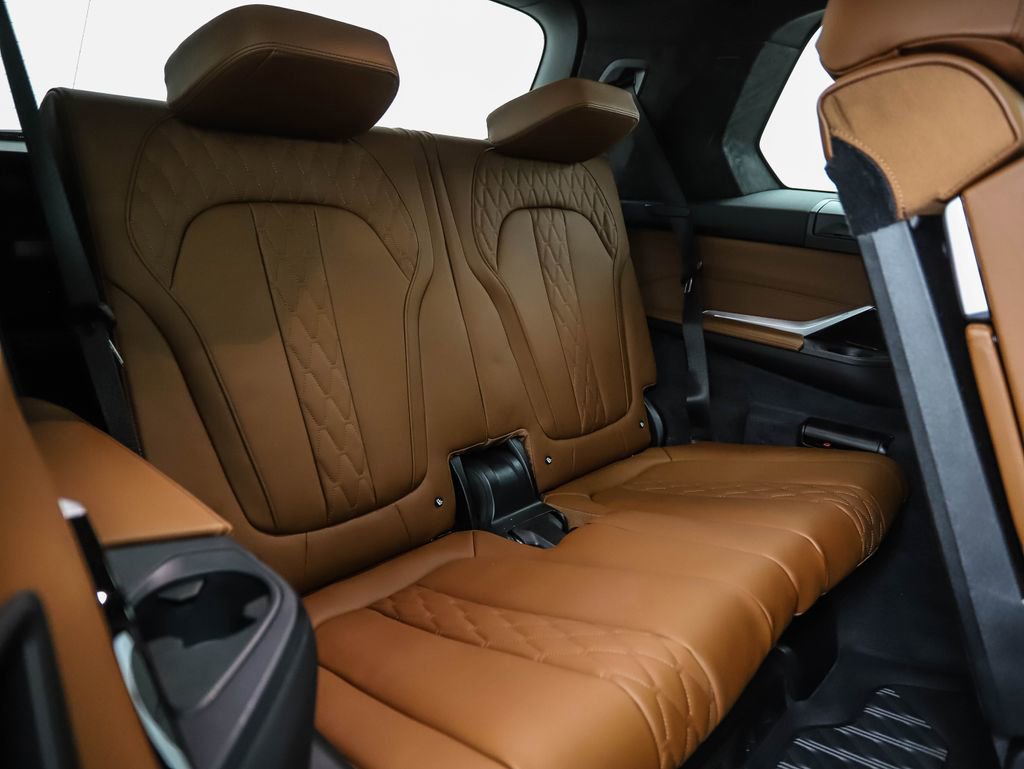 New 2026 BMW X7 M60i image 32
