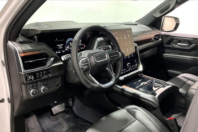 Used 2025 GMC Yukon Denali w/ Sun & Power Step Package image 17