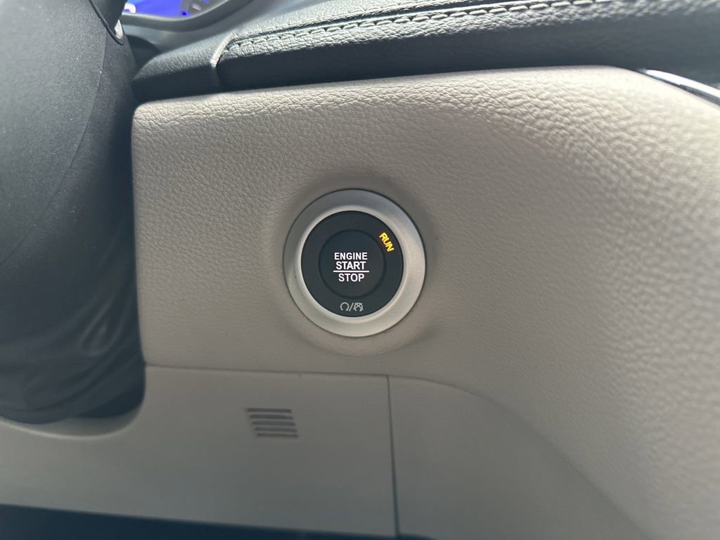 Used 2024 Chrysler Pacifica Touring-L image 26