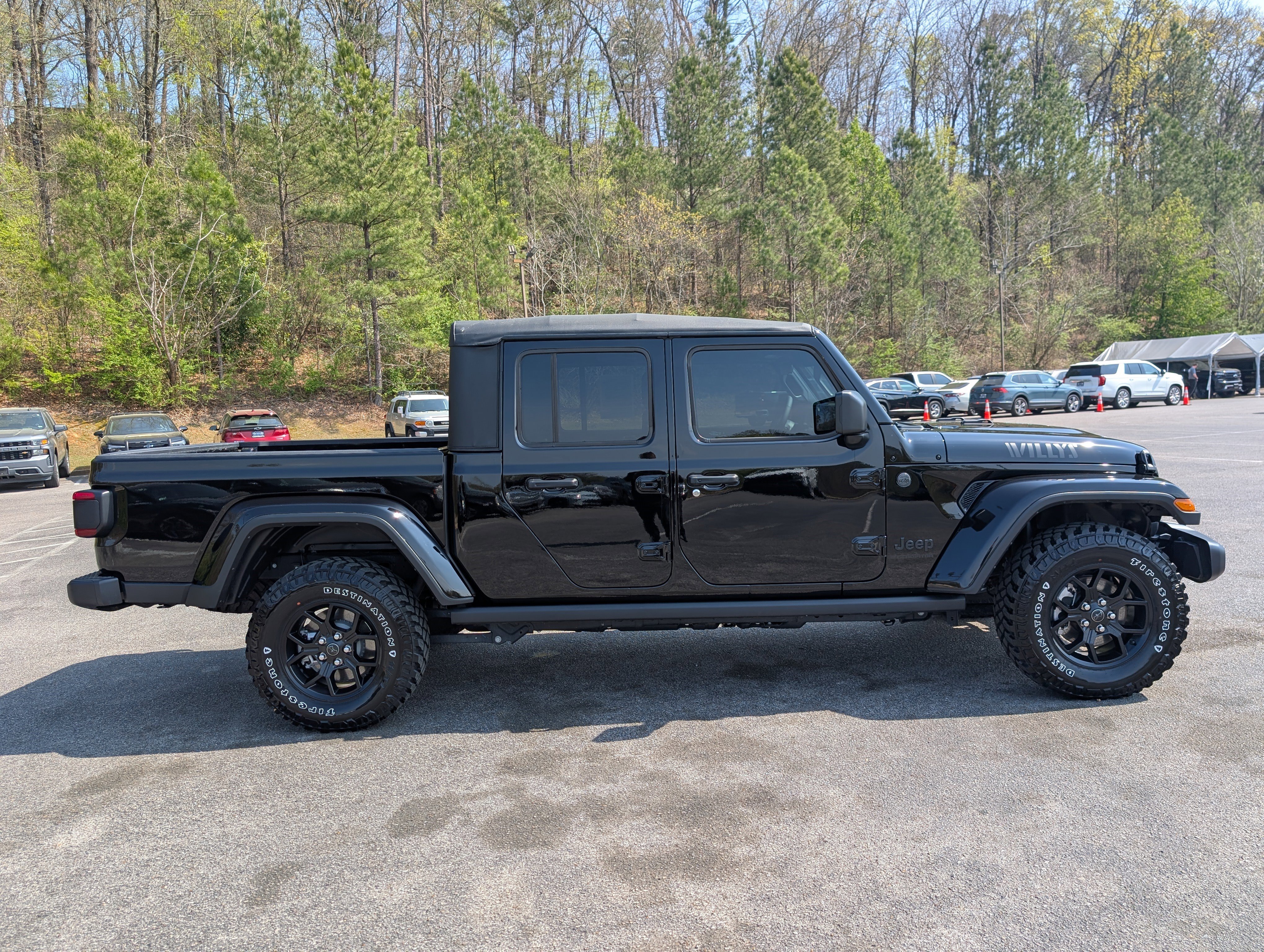 Used 2025 Jeep Gladiator Willys image 10
