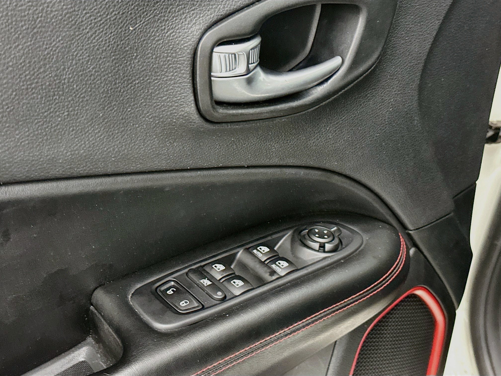Used 2019 Jeep Compass Trailhawk w/ Cold Weather Group AWD/4WD image 15