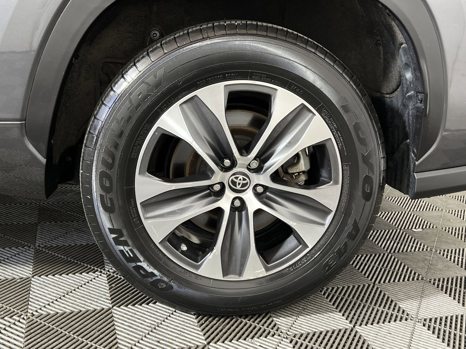 Used 2023 Toyota Highlander XLE FWD image 10