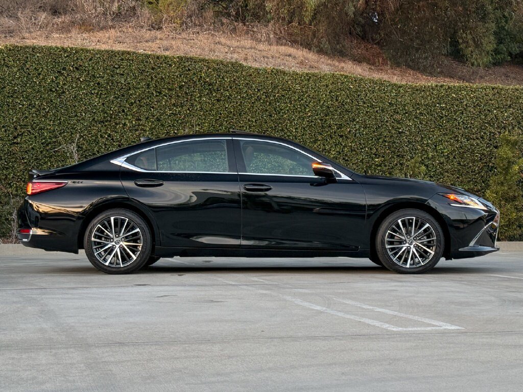 Certified 2024 Lexus ES 300h w/ Premium Package FWD image 10