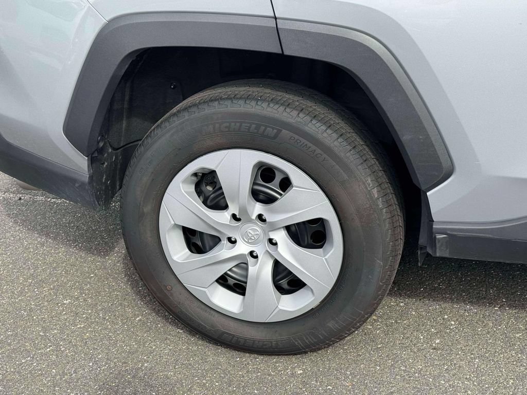 Used 2025 Toyota RAV4 LE AWD/4WD image 9