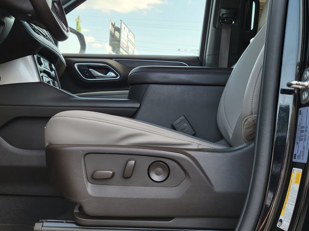 Used 2024 Chevrolet Suburban LT RWD image 23