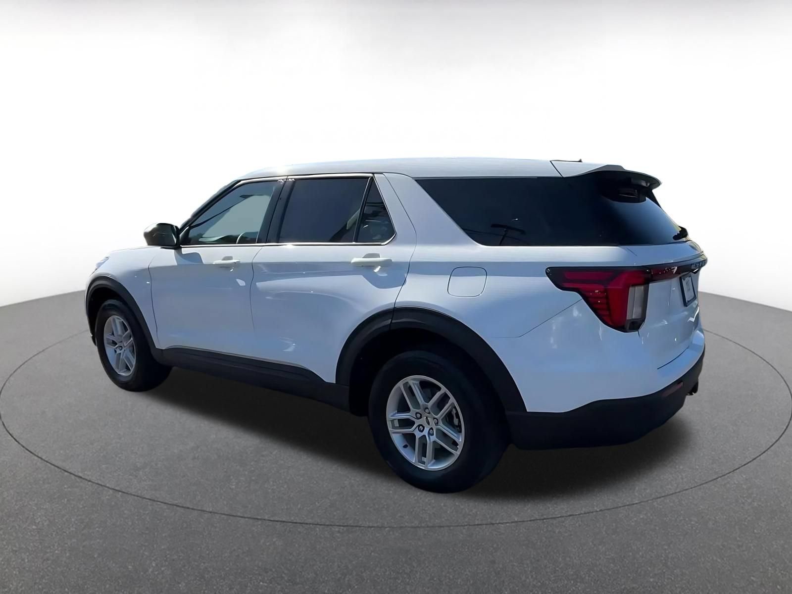 Used 2026 Ford Explorer Active AWD/4WD image 9