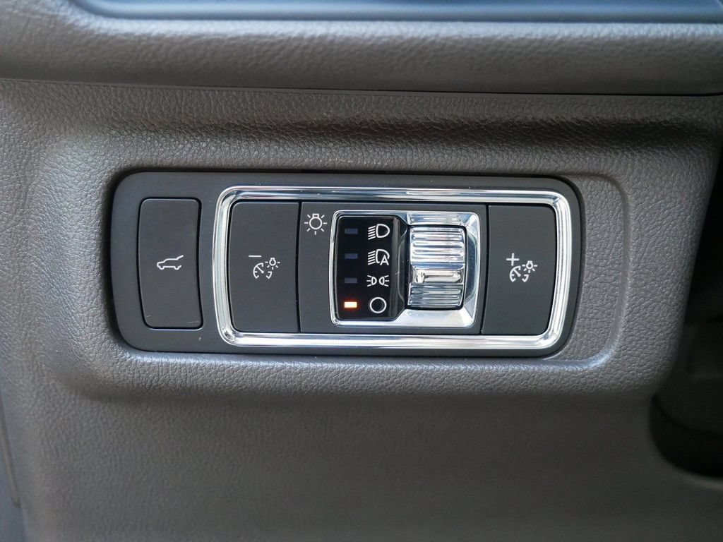 Used 2021 Lincoln Corsair AWD w/ Equipment Group 101A image 17