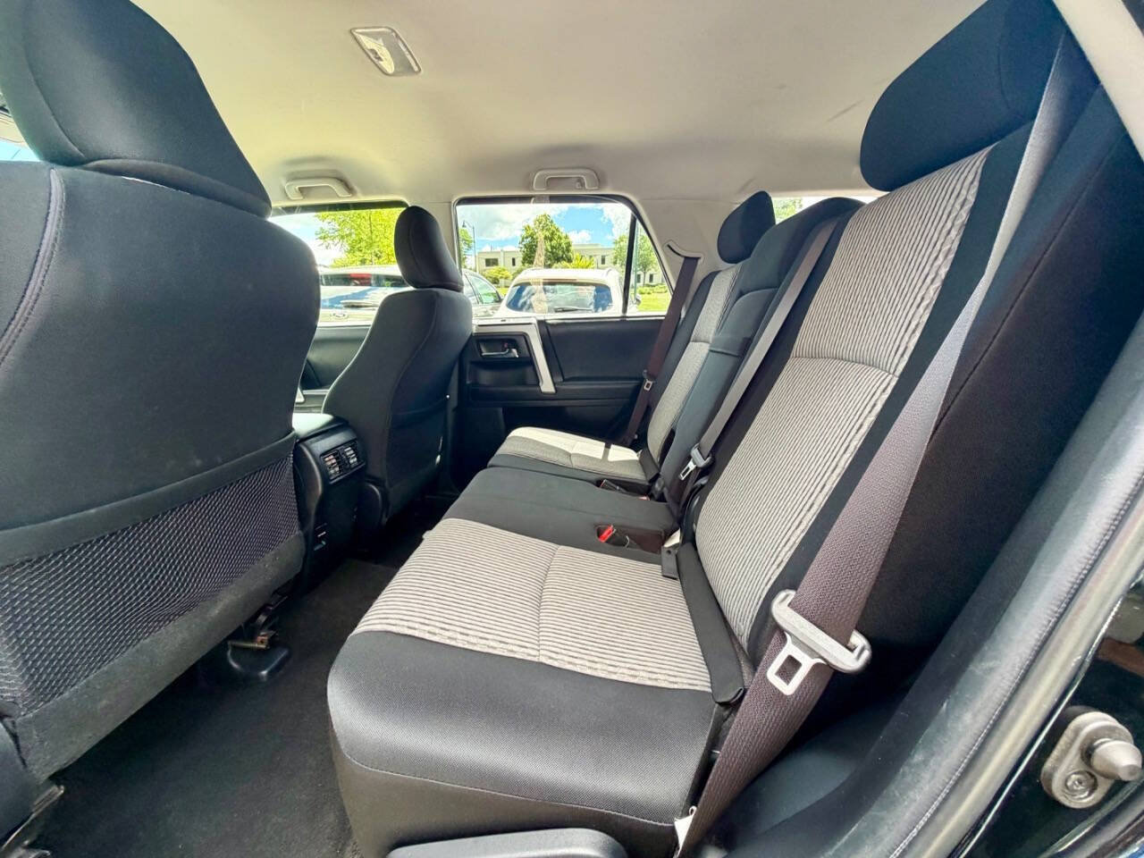 Used 2018 Toyota 4Runner SR5 AWD/4WD image 23