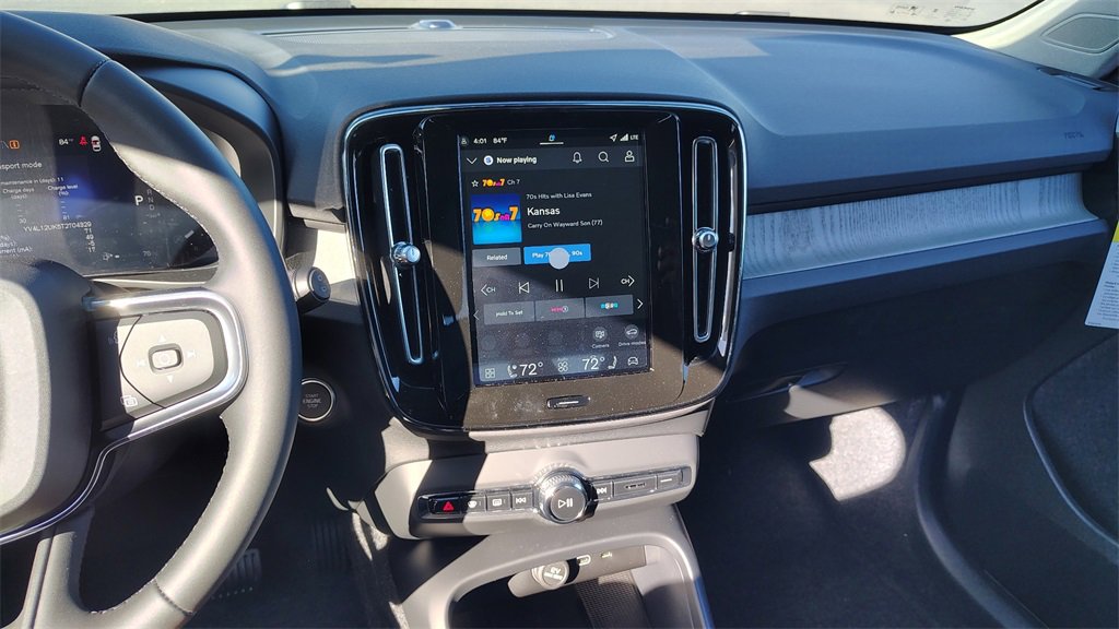 New 2026 Volvo XC40 B5 Core w/ Climate Package image 19