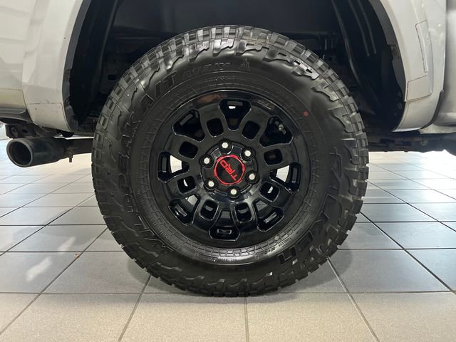 Used 2019 Toyota Tacoma SR5 AWD/4WD image 9