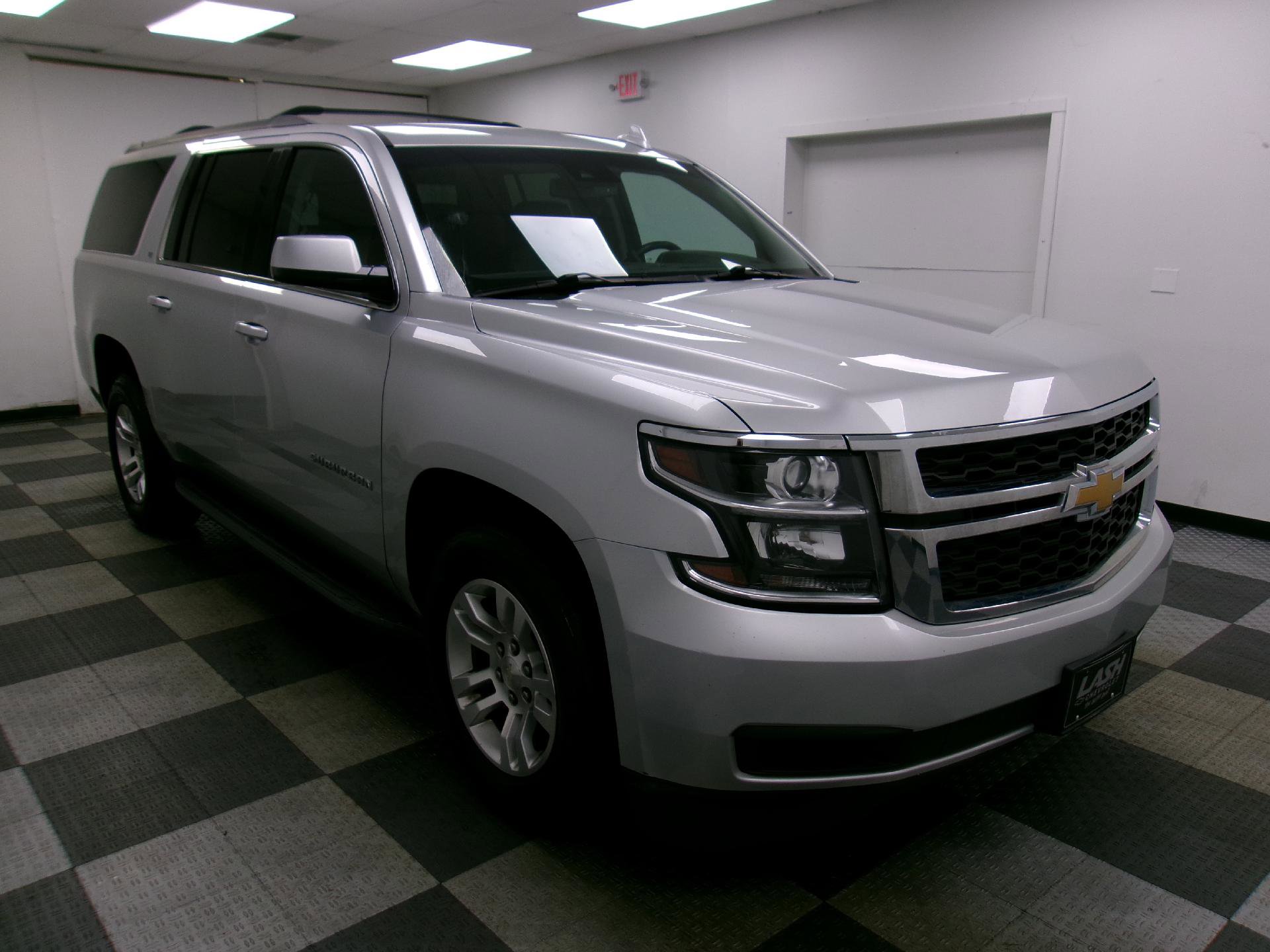 Used 2018 Chevrolet Suburban LT image 16
