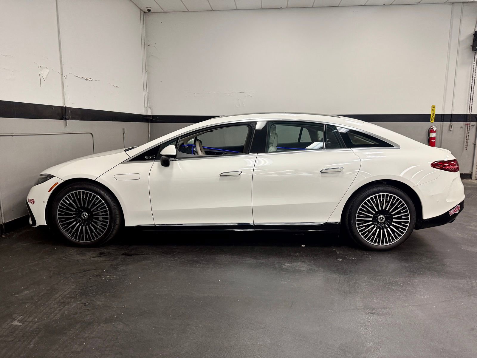 Used 2023 Mercedes-Benz EQS 580 4MATIC Sedan image 9