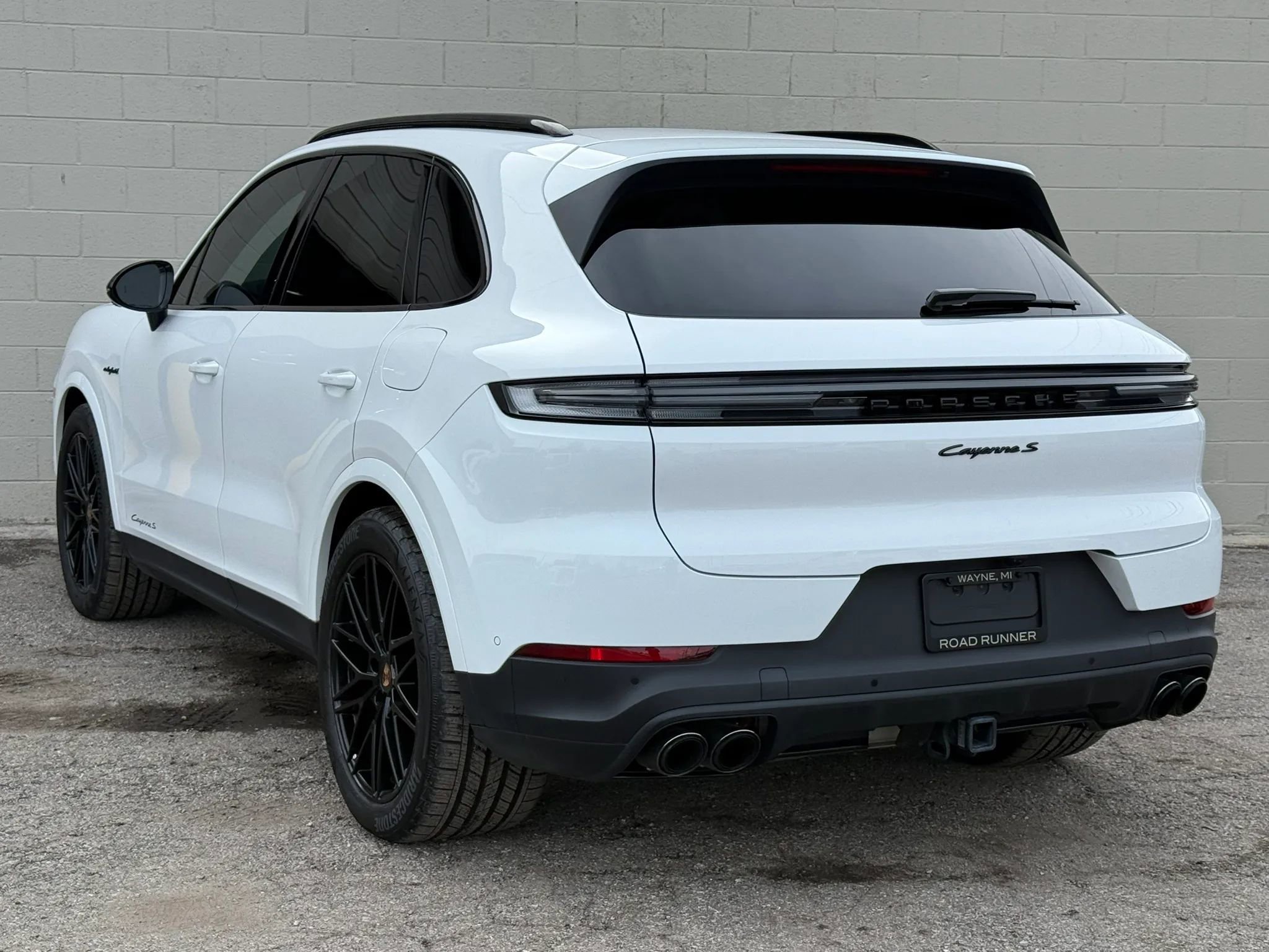 Used 2025 Porsche Cayenne S w/ Premium Package Plus image 9