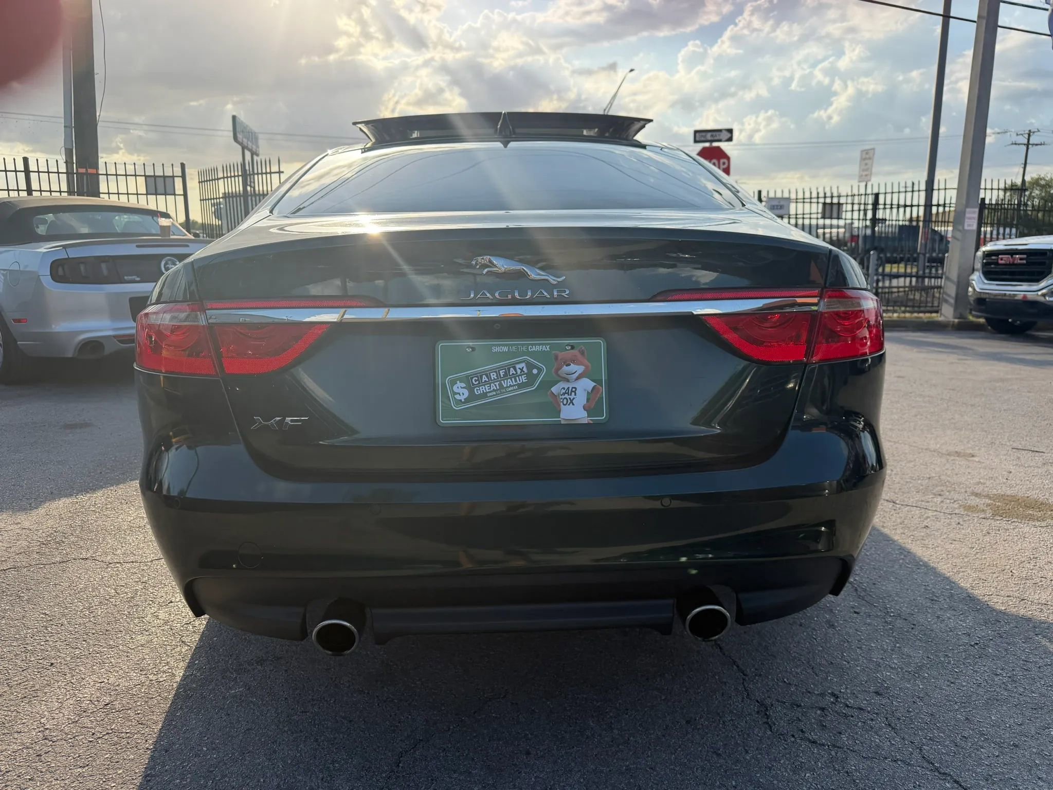 Used 2016 Jaguar XF Premium RWD image 5