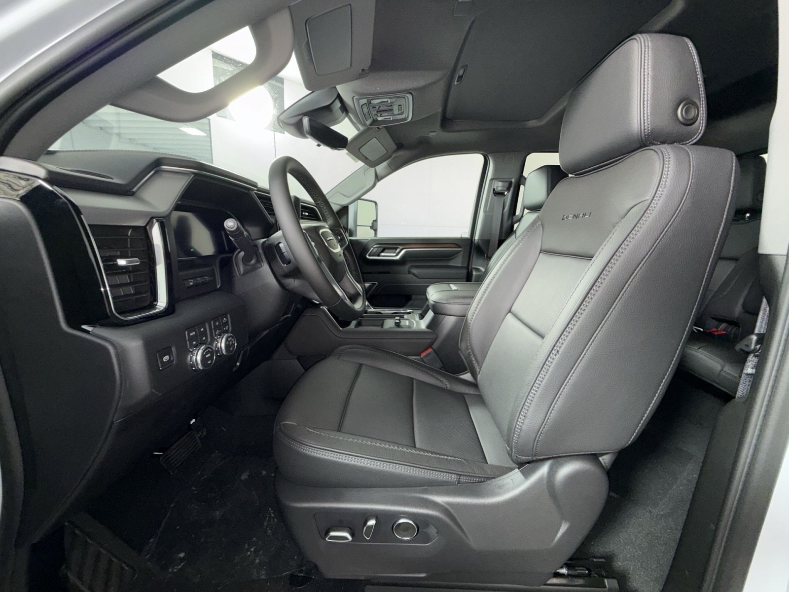 New 2026 GMC Sierra 2500 Denali w/ Denali Reserve Package AWD/4WD image 13