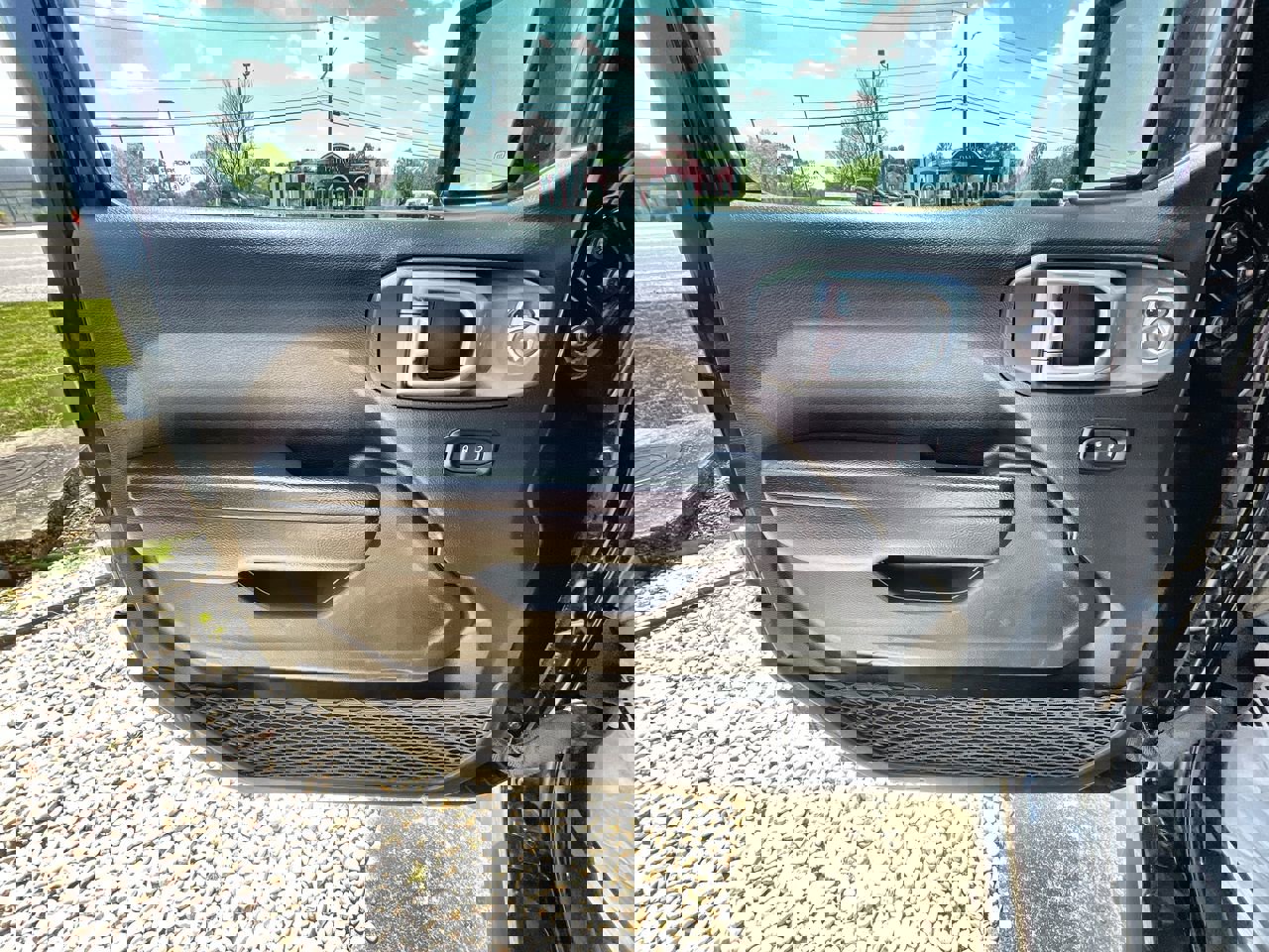 Used 2025 Jeep Wrangler Unlimited Rubicon image 21