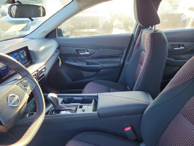 New 2027 Nissan Sentra SR w/ Floor Mat Package FWD image 16