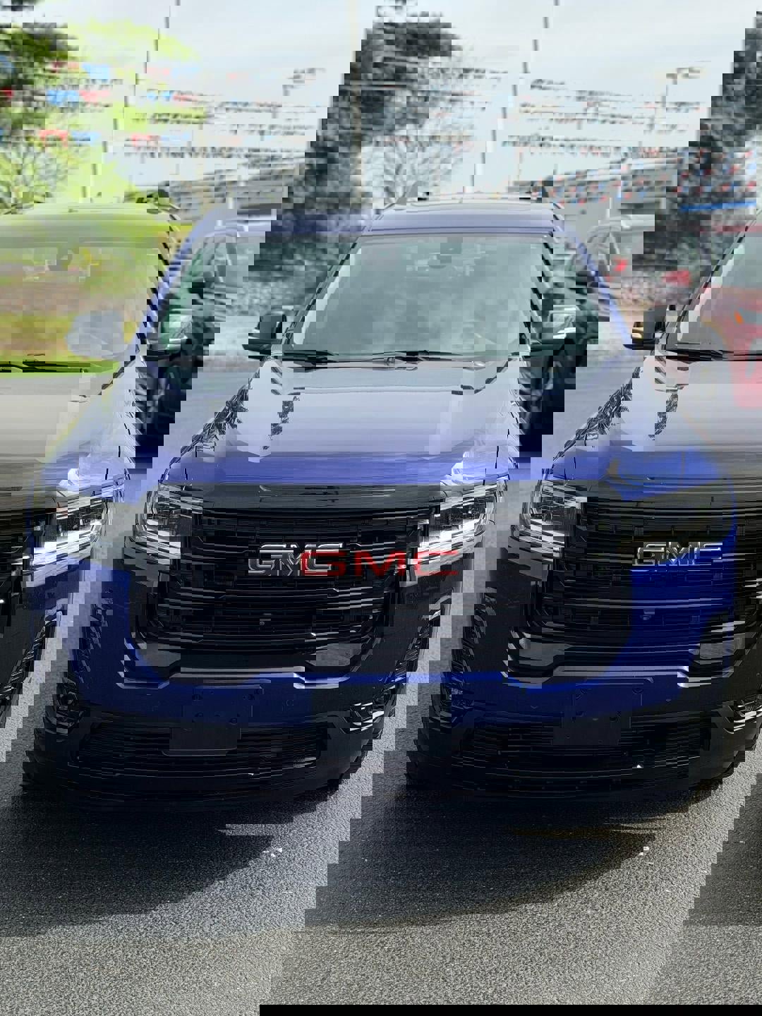 Used 2023 GMC Acadia SLT w/ Elevation Edition image 2