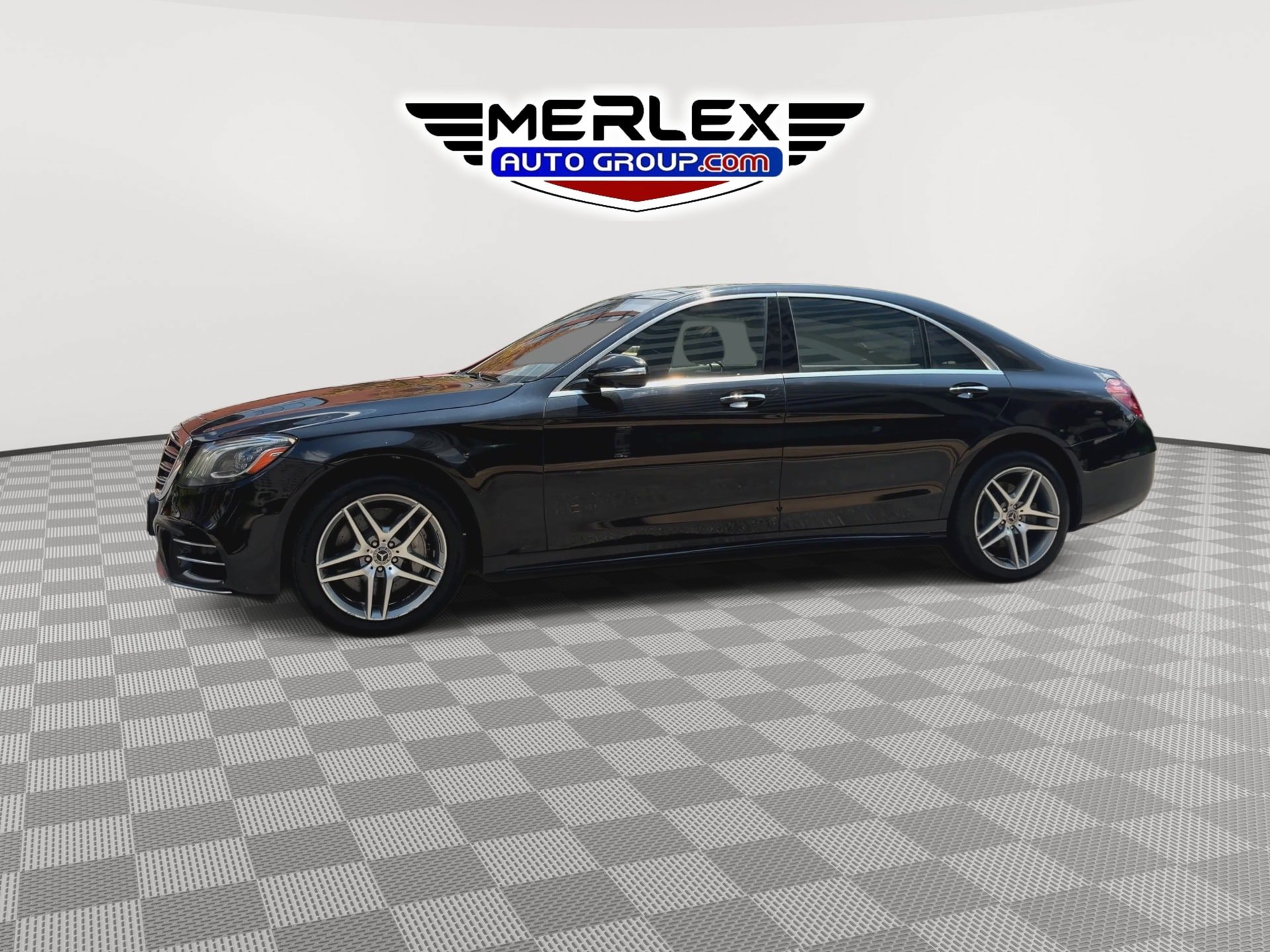 Used 2019 Mercedes-Benz S 560 4MATIC Sedan w/ AMG Line Exterior image 4