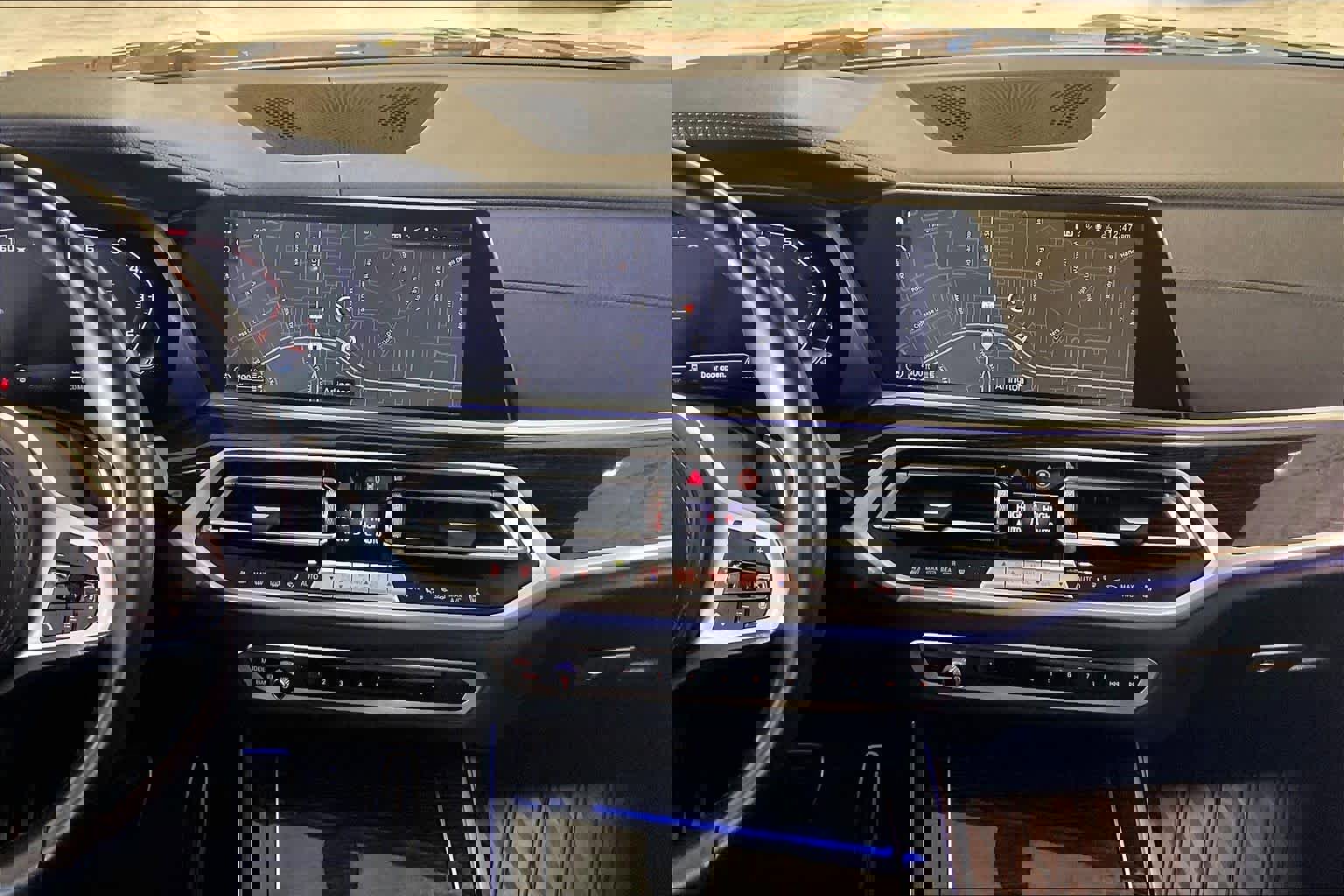 Used 2021 BMW X7 M50i w/ Executive Package image 6