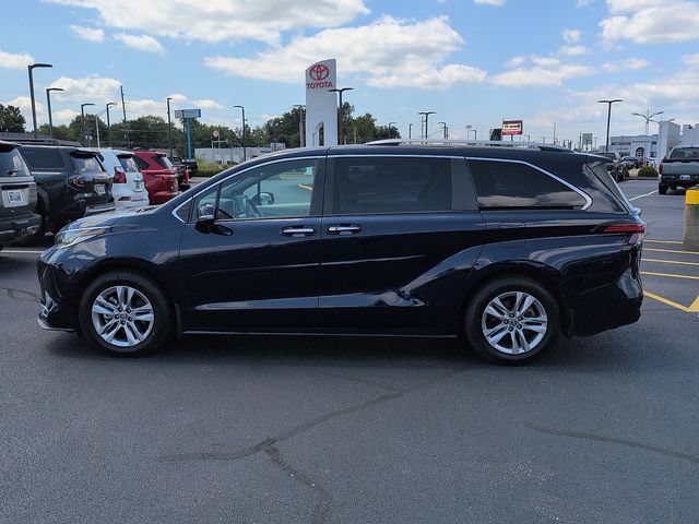 Certified 2023 Toyota Sienna Limited FWD image 4