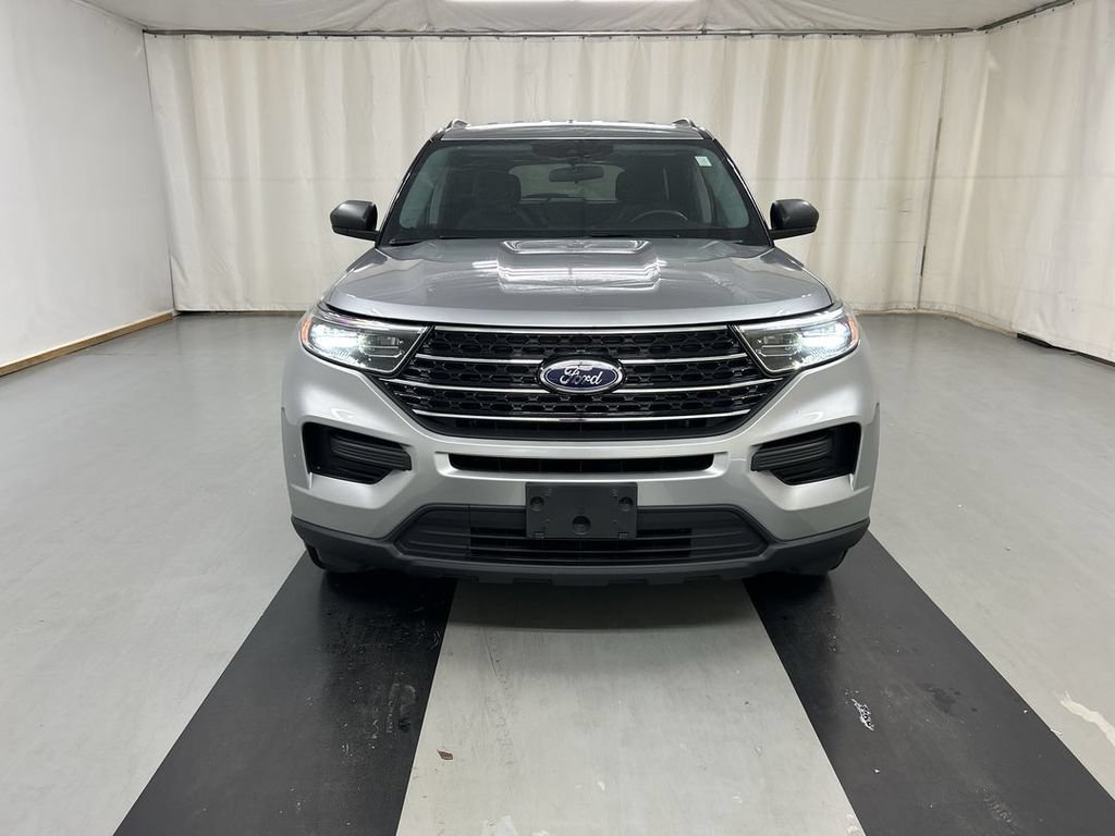 Used 2024 Ford Explorer XLT w/ Class IV Trailer Tow Package AWD/4WD image 3