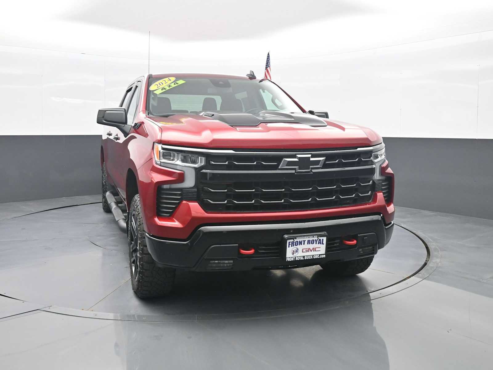 Used 2024 Chevrolet Silverado 1500 LT Trail Boss w/ LPO, Dark Essentials Package AWD/4WD image 2