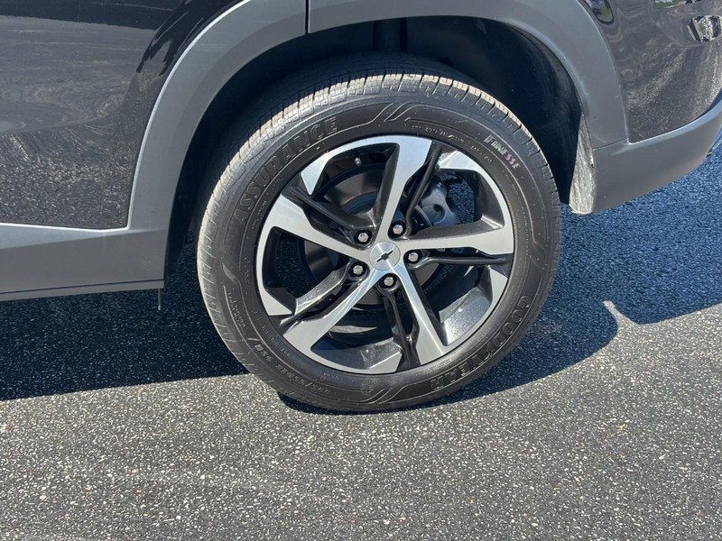Certified 2024 Chevrolet Trax RS w/ Driver Confidence Package image 9