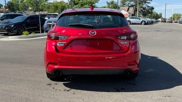 Used 2018 MAZDA MAZDA3 Grand Touring w/ Premium Equipment Package FWD image 4