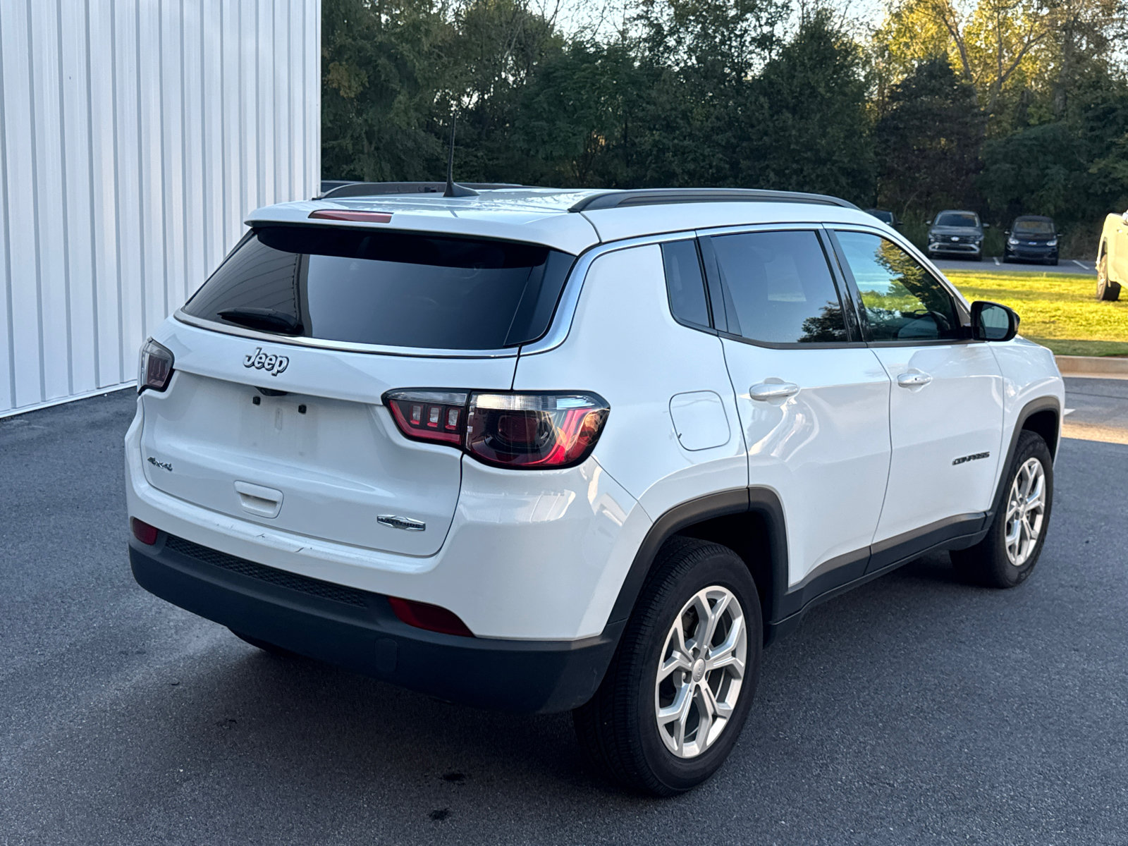Used 2024 Jeep Compass Latitude AWD/4WD image 5