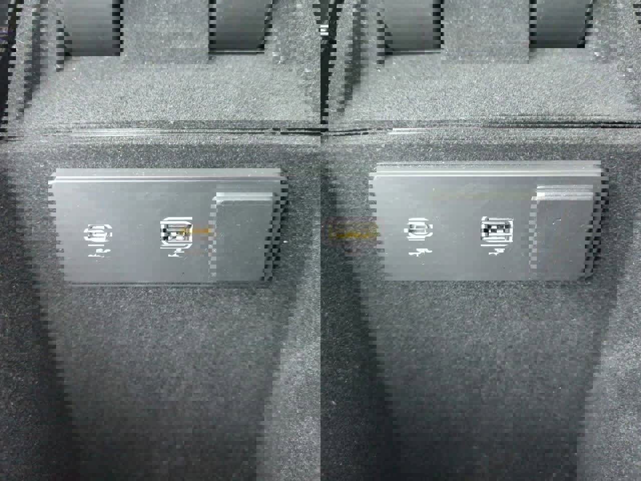 Used 2022 Land Rover Range Rover Velar R-Dynamic S image 31