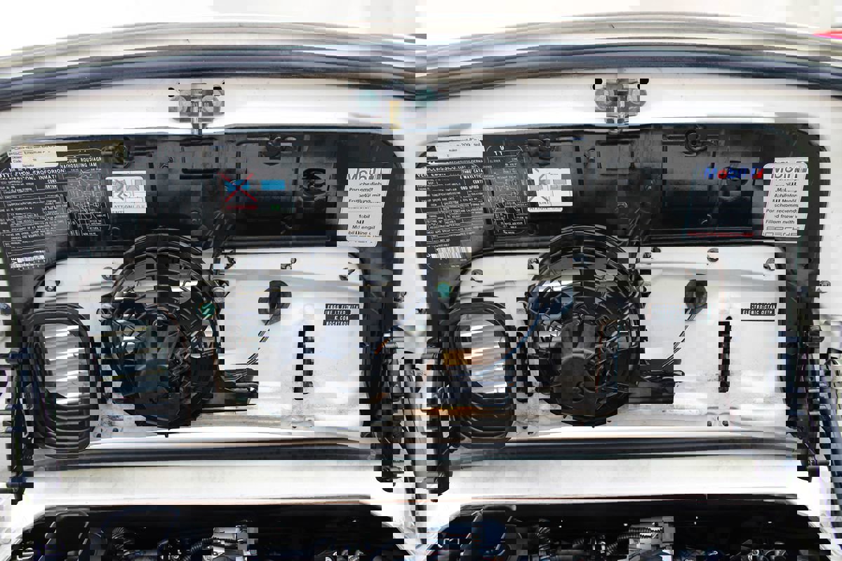 Used 2000 Porsche 911 Cabriolet image 32