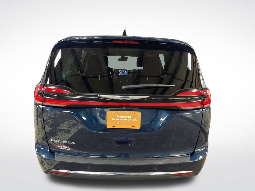 Used 2024 Chrysler Pacifica Touring-L FWD image 4