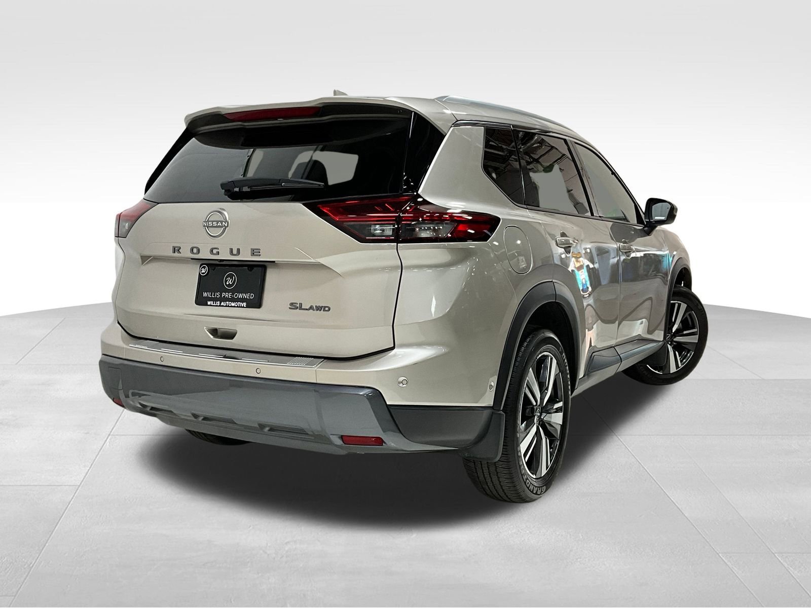 Used 2025 Nissan Rogue SL image 11