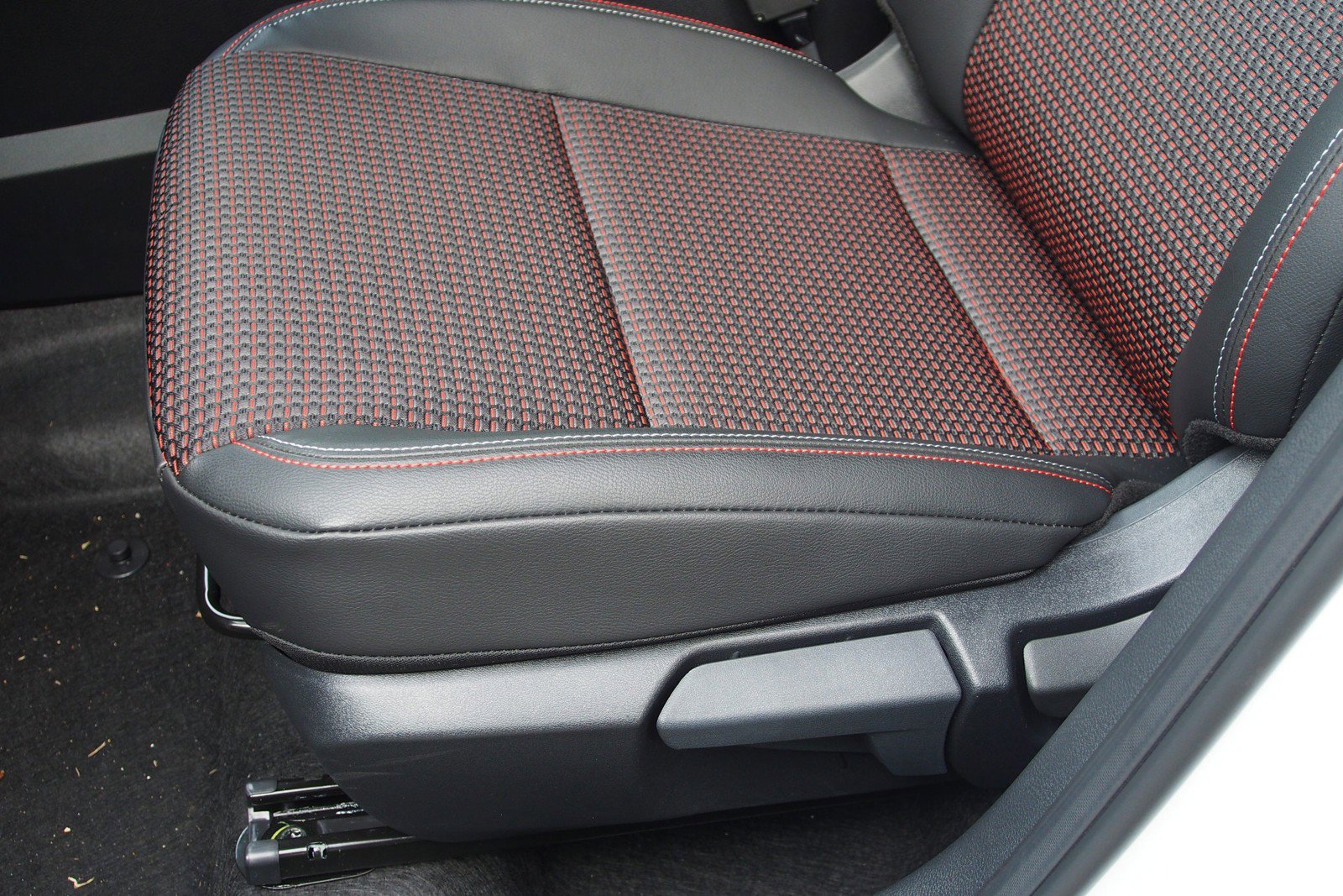 Used 2025 Nissan Kicks SR image 16