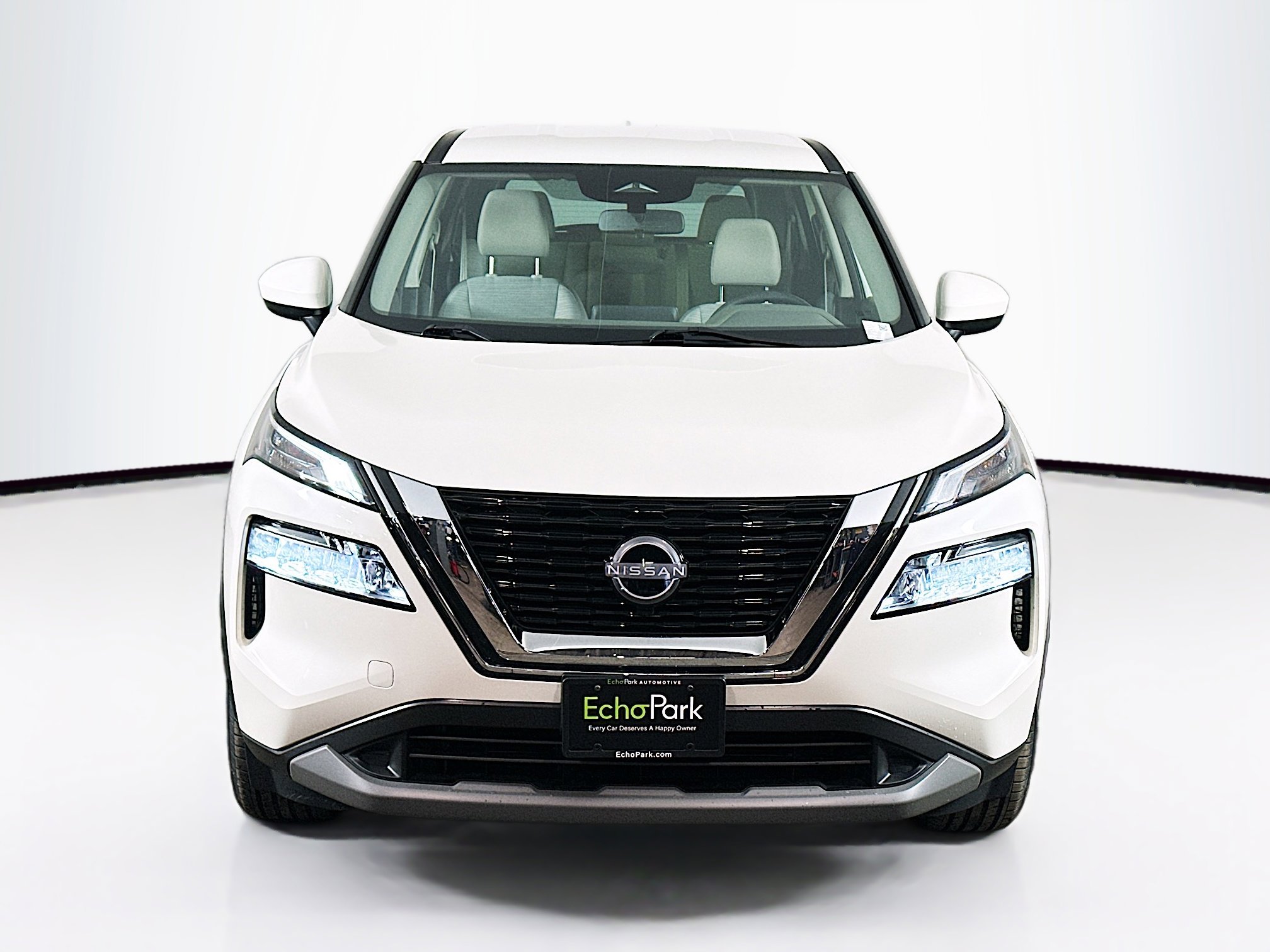 Used 2023 Nissan Rogue SV image 2