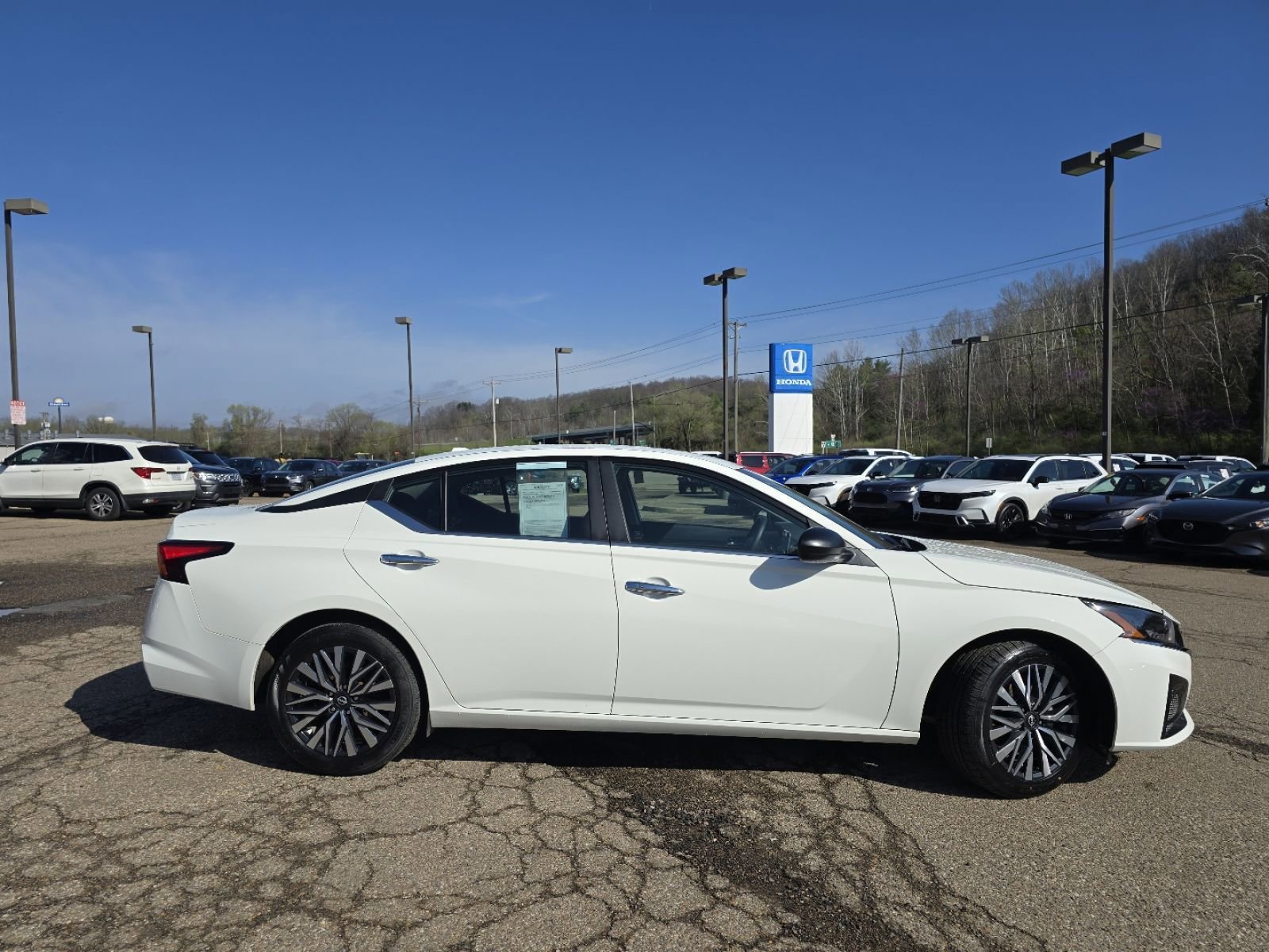 Used 2025 Nissan Altima 2.5 SV image 14