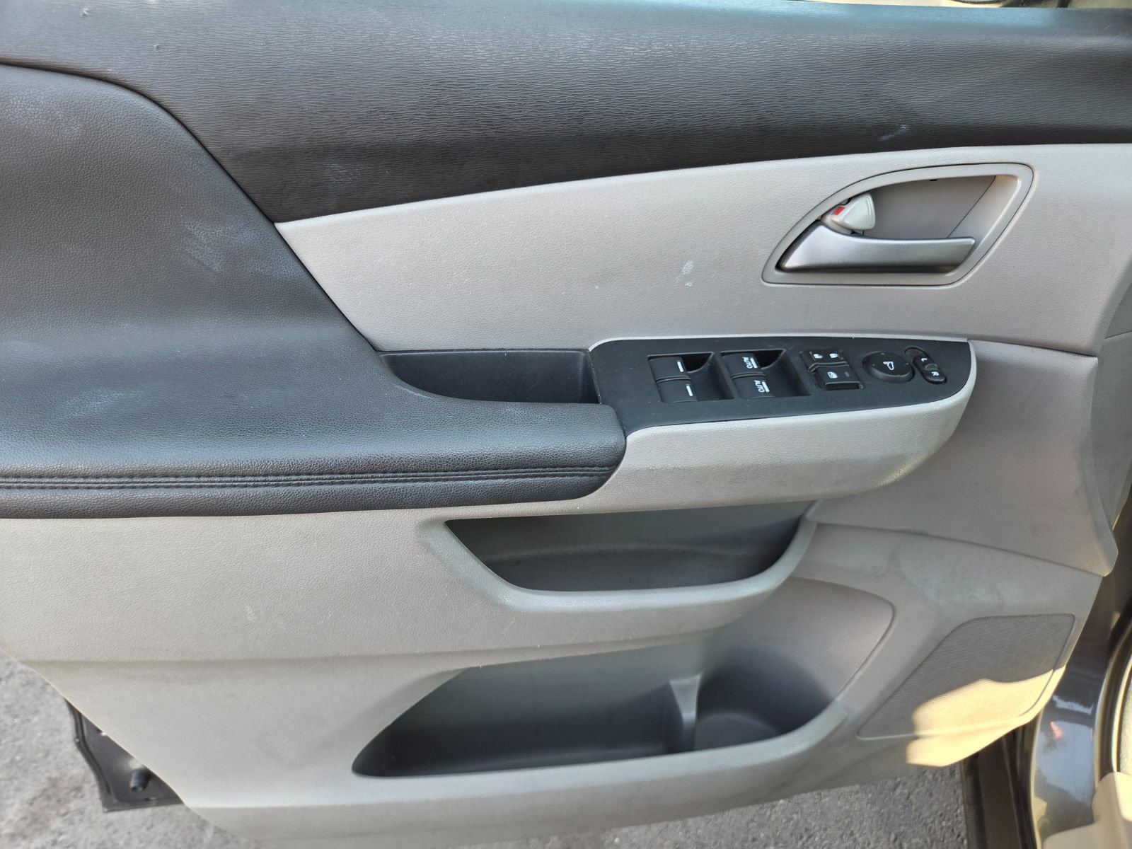 Used 2012 Honda Odyssey LX image 7