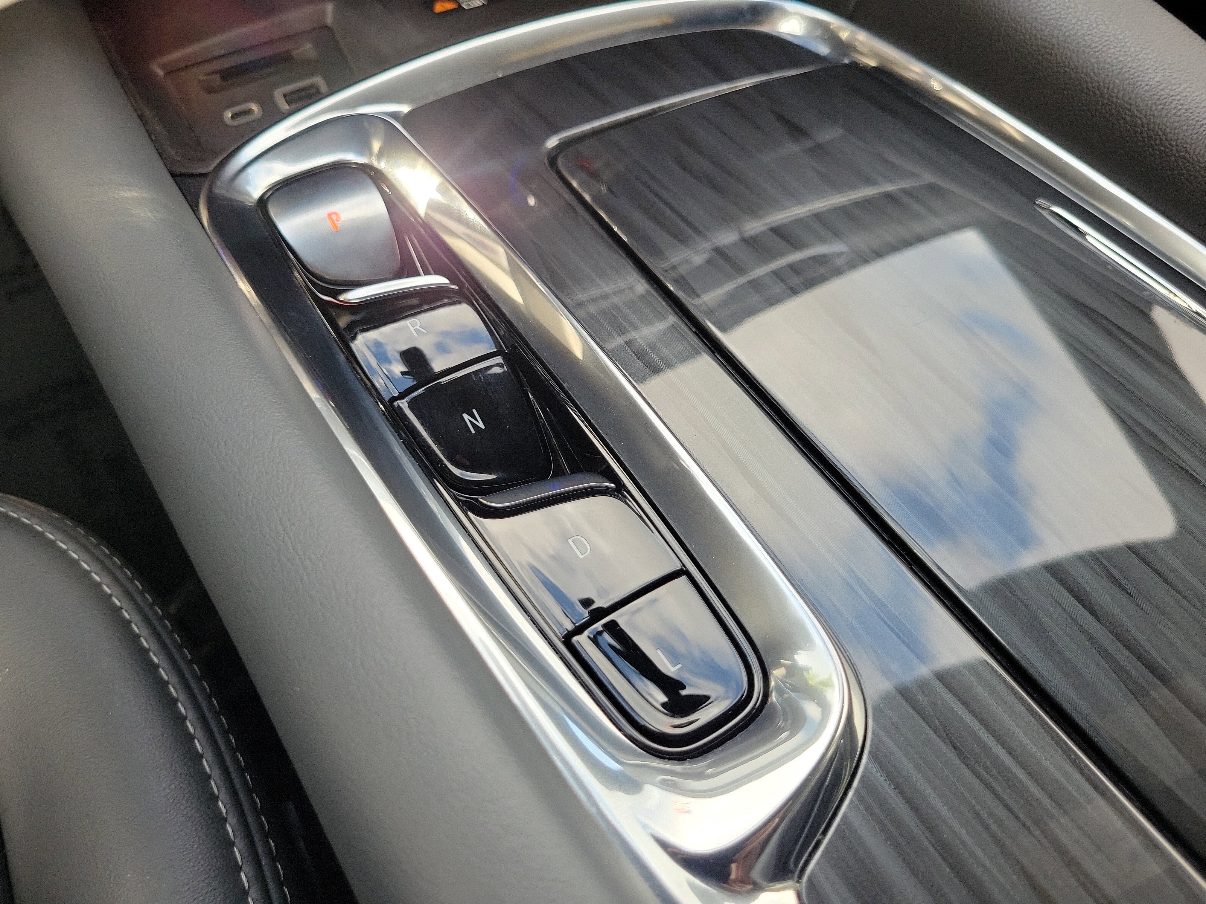 Used 2023 Buick Enclave Essence w/ Sport Touring Edition image 27