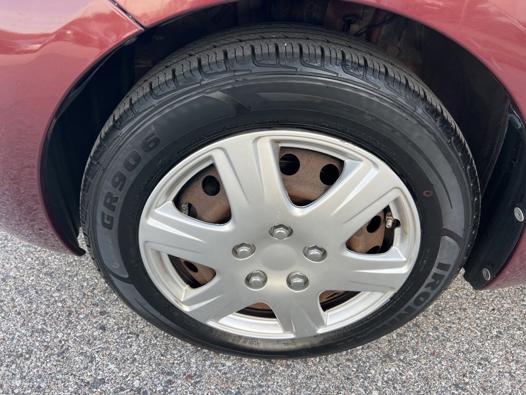 Used 2010 Toyota Yaris 2-Door Hatchback image 13